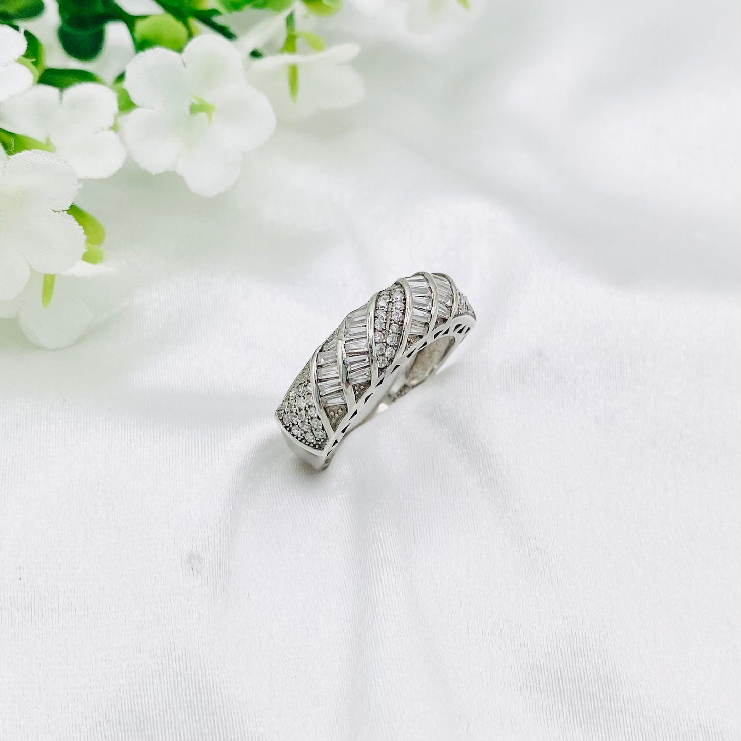 Women Iced-out Band WRI163
