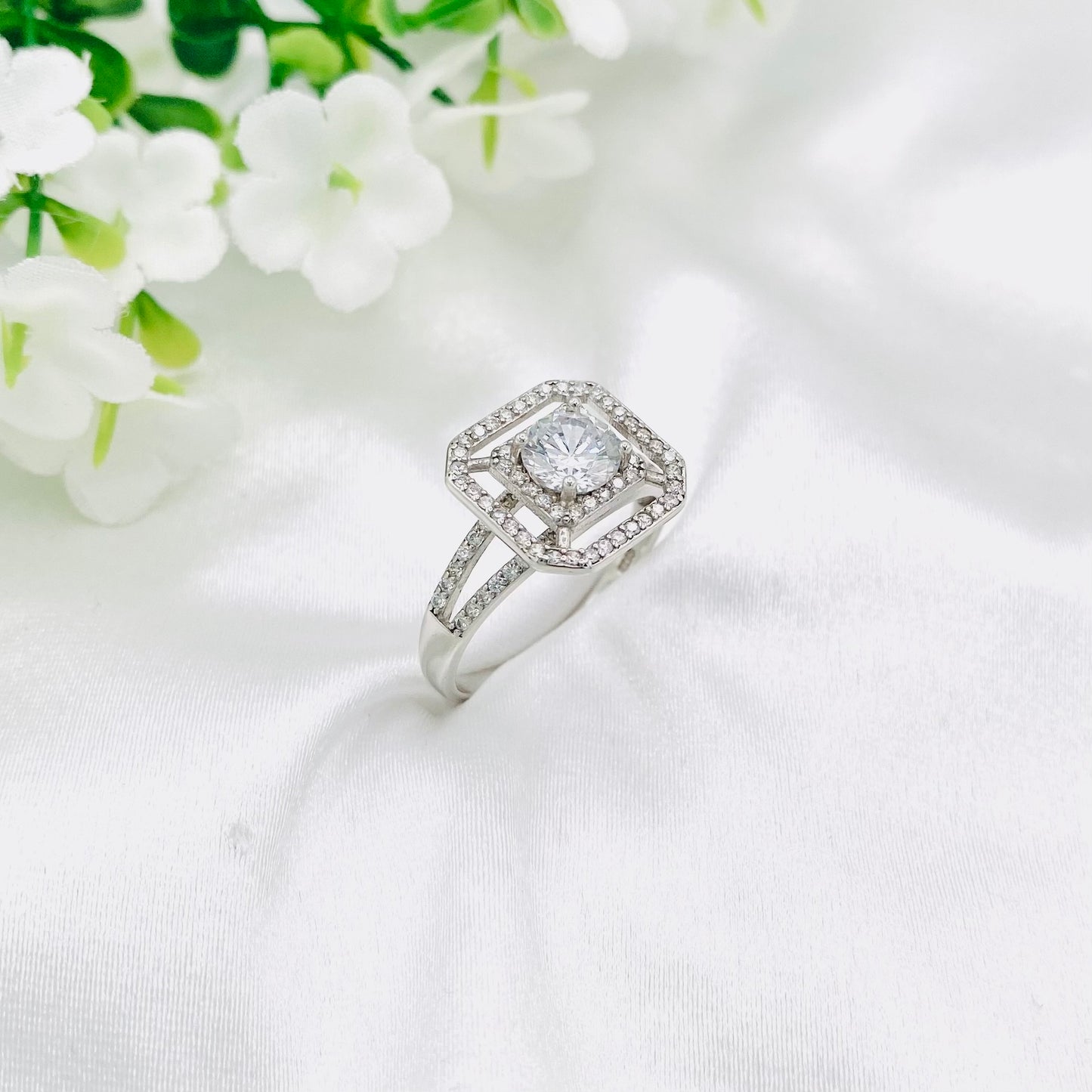 Women Silver Ring WRI166