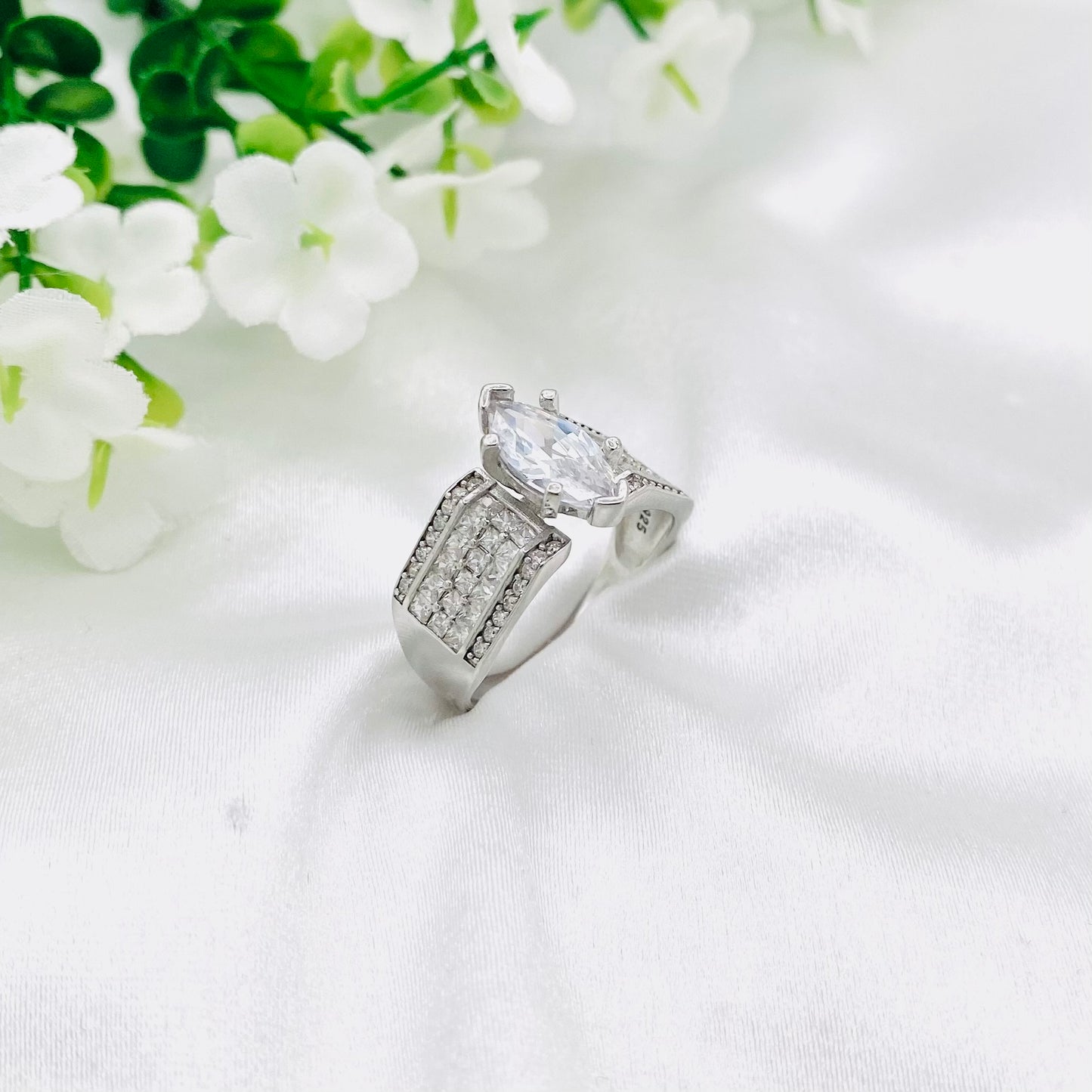 Women Marquise Solitaire Cocktail Silver Ring WRI167