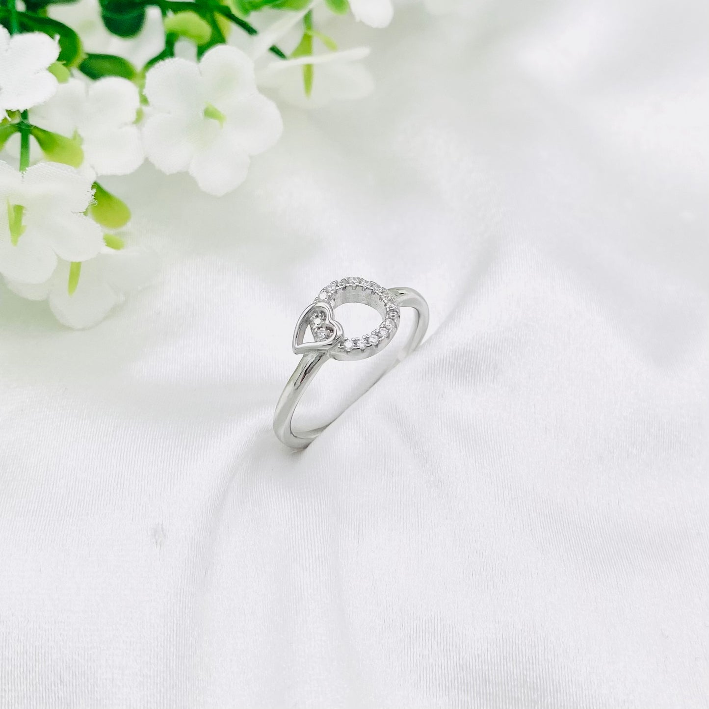 Women Sleek Silver Ring WRI169
