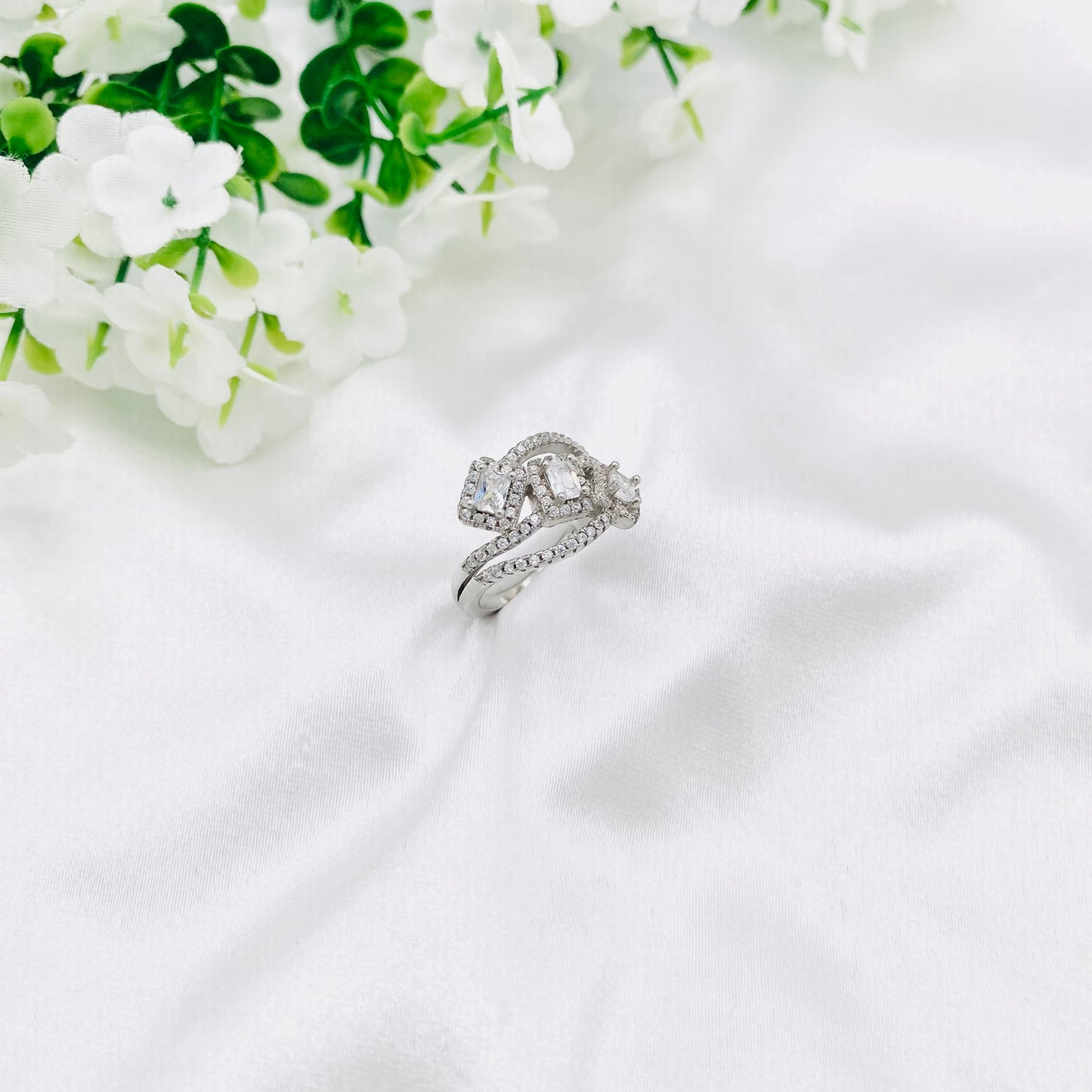 Women Silver Stylish Ring WRI199
