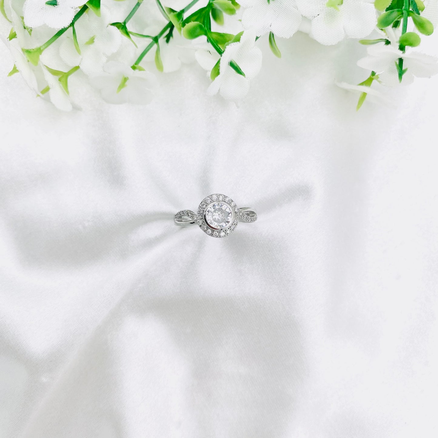 Women Round Solitaire Silver Ring WRI191