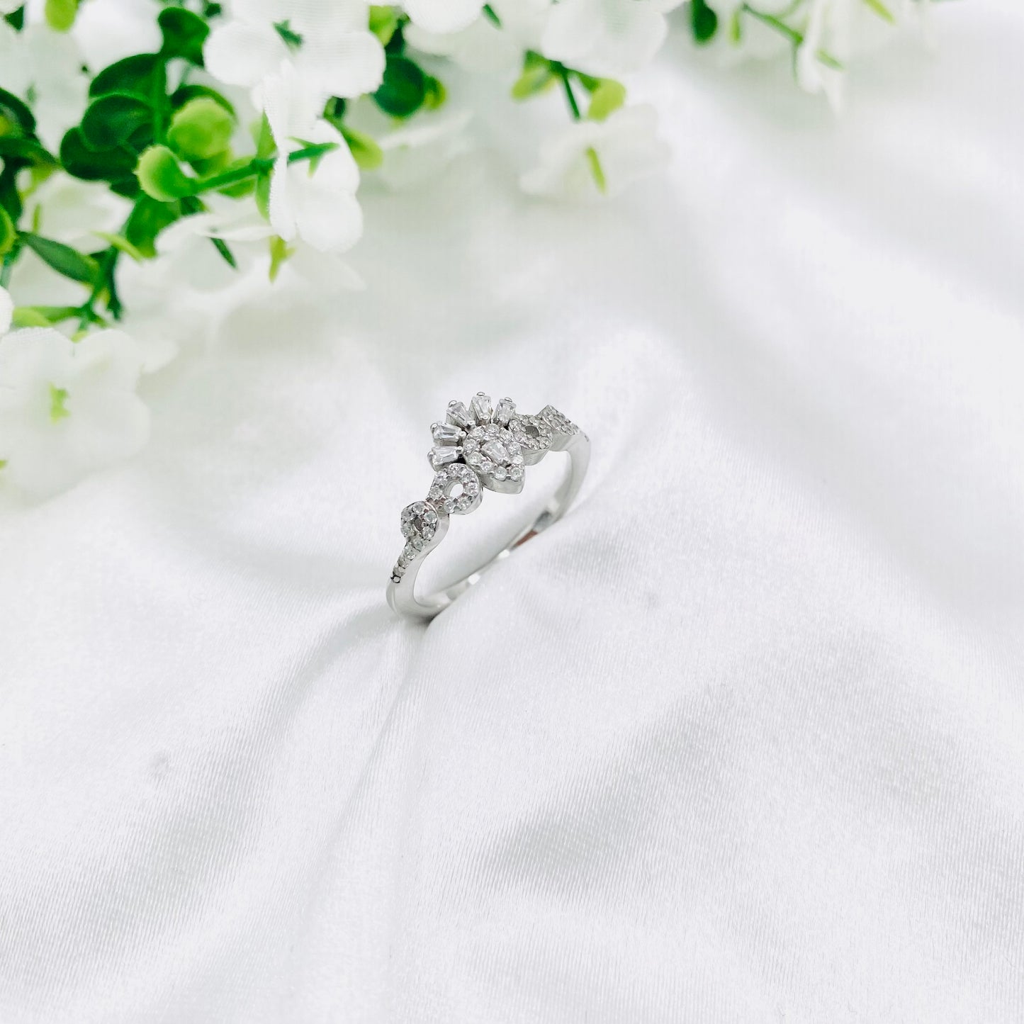 Women Silver Ring WRI190
