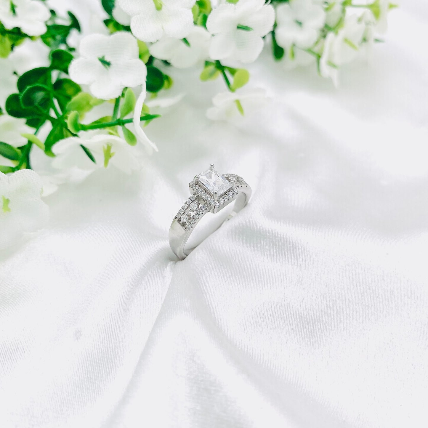 Women Silver Ring WRI183