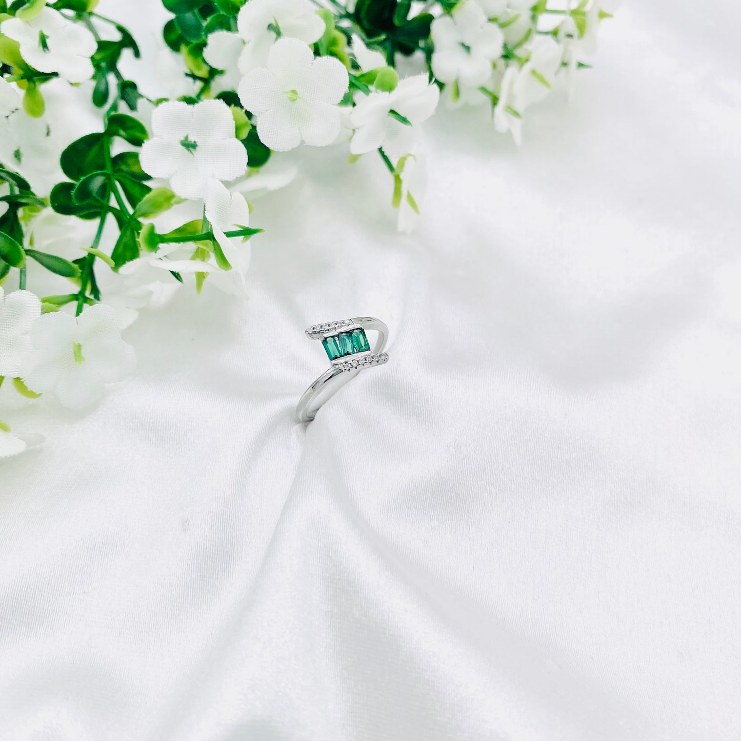 Women Emerald Silver Ring WRI182