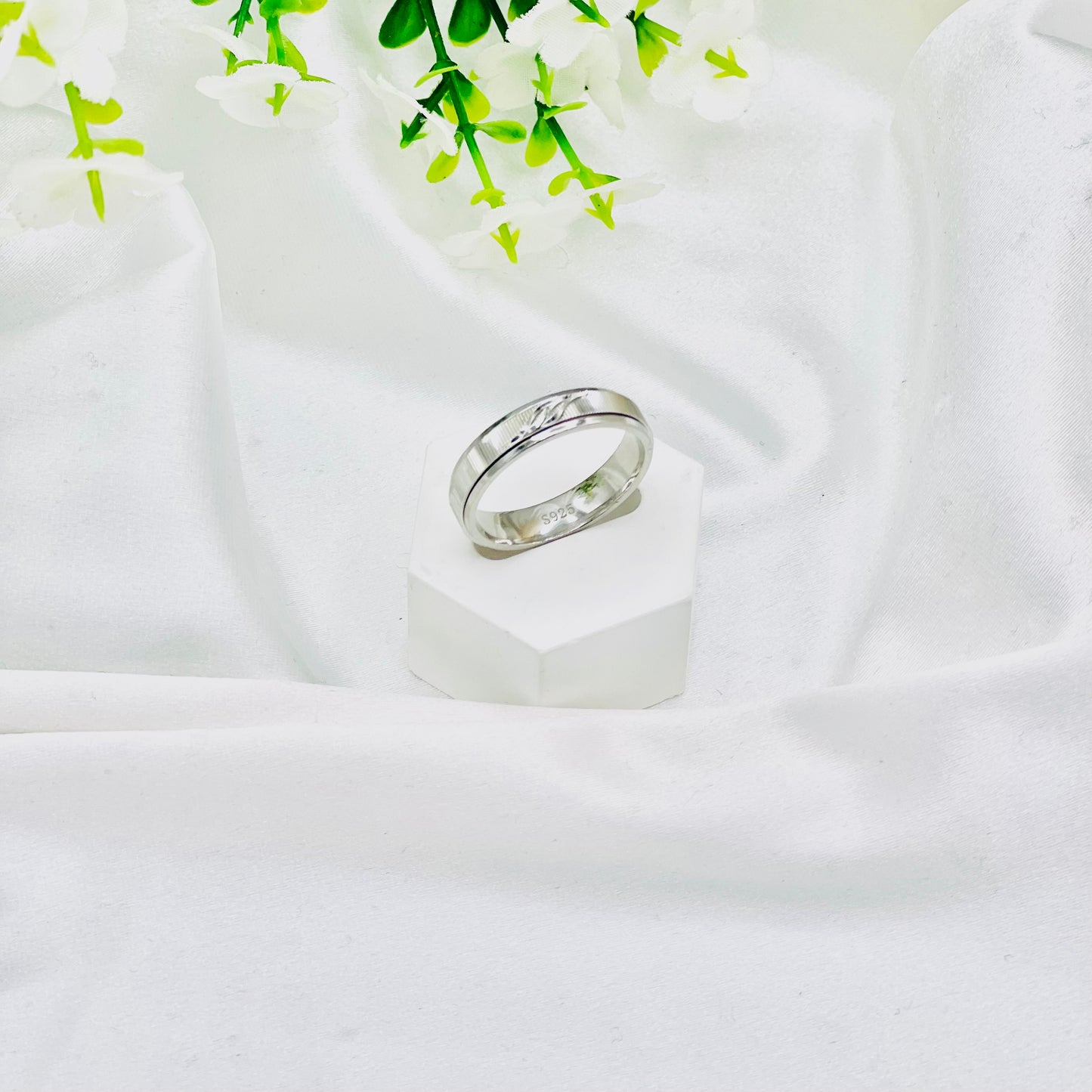 Unisex Spinner/Anxiety Relief Bands In Sterling Silver URS18
