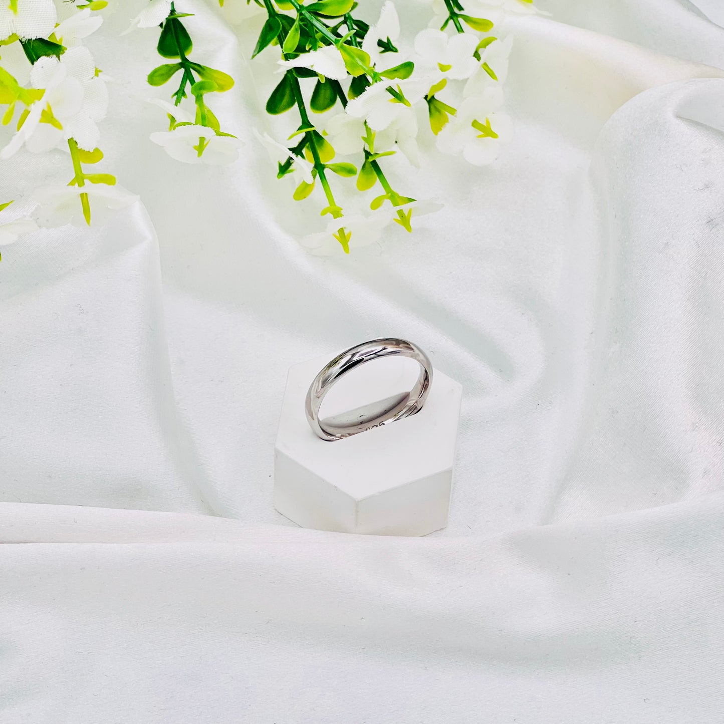 Unisex Plain Bands In Sterling Silver URS22