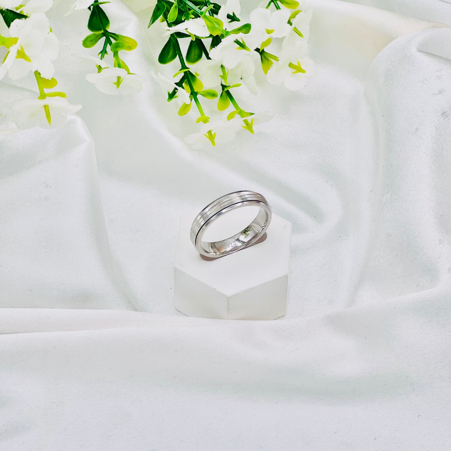 Unisex Spinner/Anxiety Relief Bands In Sterling Silver URS19
