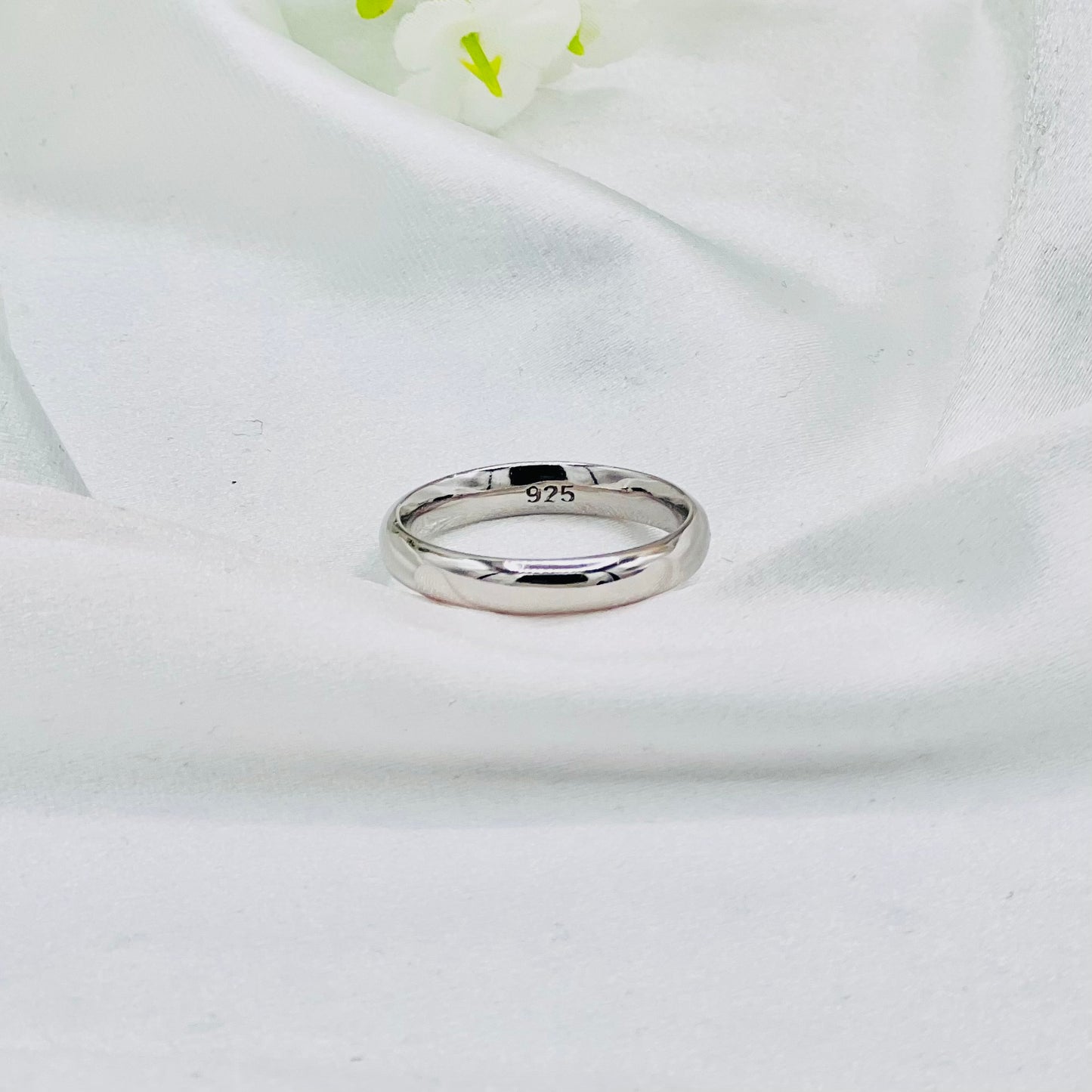 Unisex Plain Bands In Sterling Silver URS22